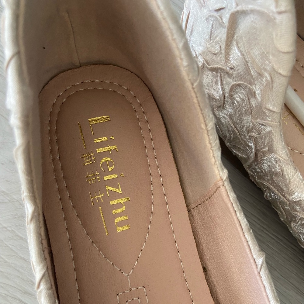 Elegant Beige/brown Flats - Picture 4 of 8